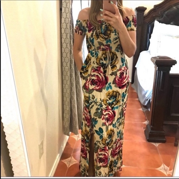 Band of Gypsies Dresses & Skirts - Band of Gypsies floral maxi dress
